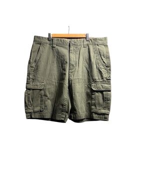 St. John’s Bay Men’s Cargo Shorts 38 100% Cotton Green Used
